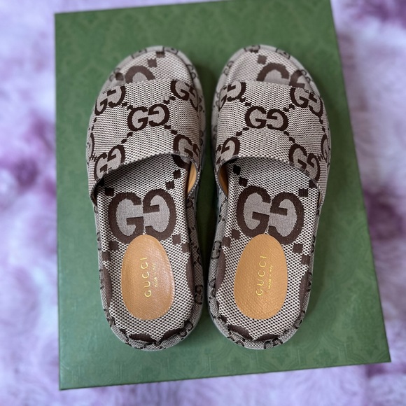 Gucci Beige Monogram ANGELINA Slide Sandals BRAND NEW Size 36 - Picture 4 of 8